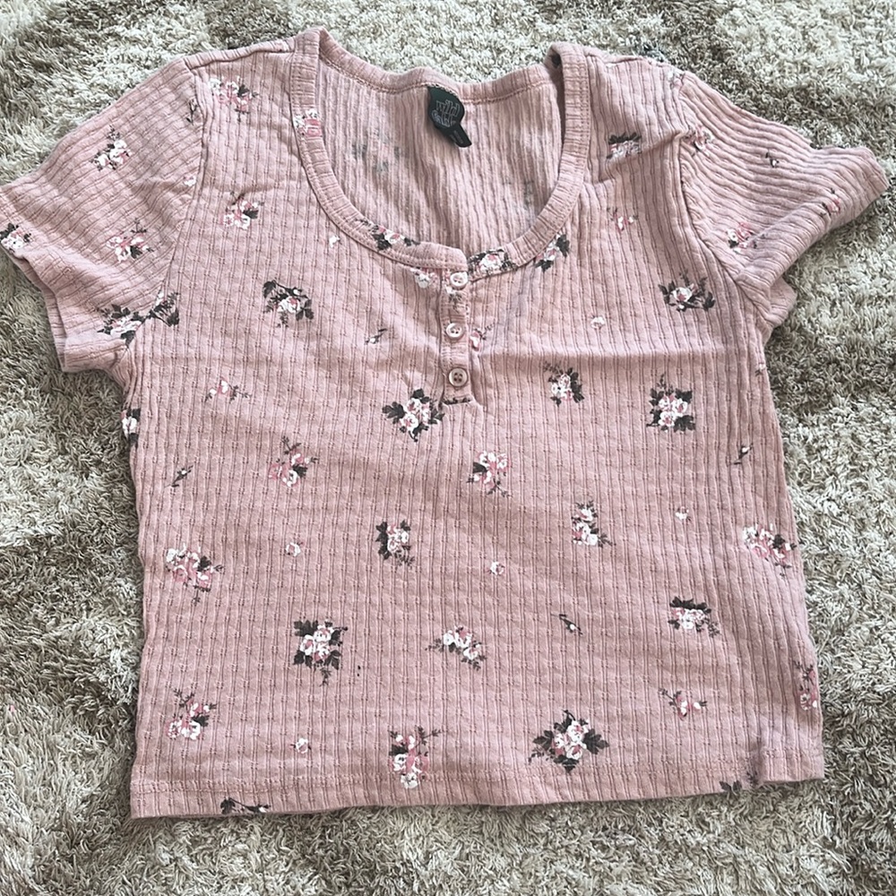 xs, pink with white+pink flowers, three buttons near chest, wild fable, t shirt!